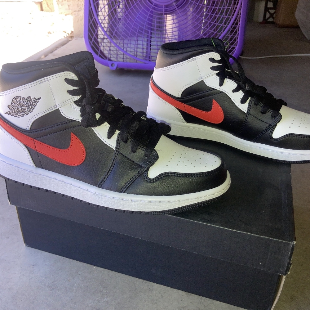 Air Jordan 1 Low CHILE Red Black/Red-White (Size 9.5 US Men’s) 554724-075